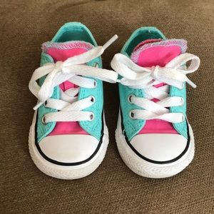 Barely worn girls Converse size 4 - adorable!